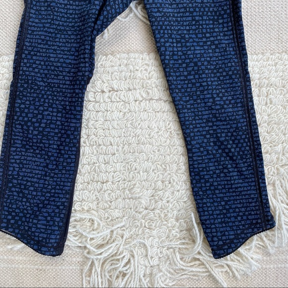 LULULEMON navy and black Shatter Weave Pace Rival crop leggings 6 - Picture 3 of 10